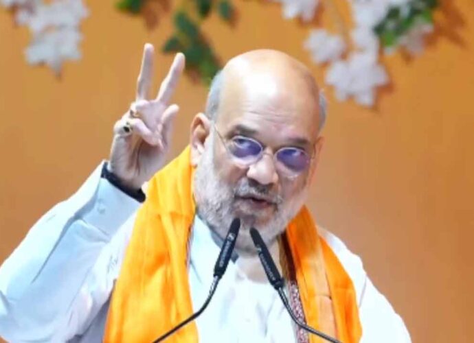 ৩৮ থেকে ৪৬ শতাংশে পৌঁছাতে তুরুপের তাস উত্তরবঙ্গই, বাগডোগরায় রণধ্বনি অমিত শাহের