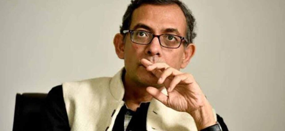 রাজনৈতিক মেরুকরণে কমছে স্বচ্ছতা, বিশ্বের কাছে ‘রহস্যময়’ হয়ে উঠছে ভারত: অভিজিৎ বিনায়ক রাজনৈতিক মেরুকরণে কমছে স্বচ্ছতা, বিশ্বের কাছে ‘রহস্যময়’ হয়ে উঠছে ভারত: অভিজিৎ বিনায়ক