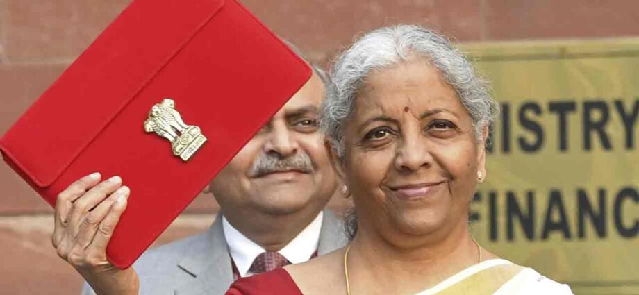 আসন্ন বিধানসভা নির্বাচন: নির্মলার বাজেটে কি এবার বাংলার জন্য বিশেষ চমক? আসন্ন বিধানসভা নির্বাচন: নির্মলার বাজেটে কি এবার বাংলার জন্য বিশেষ চমক?