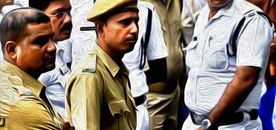 ভোটের আগে বড় রদবদল: রাজ্য পুলিশের ১০৯ জন ইনস্পেক্টরকে বদলি করল নবান্ন ভোটের আগে বড় রদবদল: রাজ্য পুলিশের ১০৯ জন ইনস্পেক্টরকে বদলি করল নবান্ন