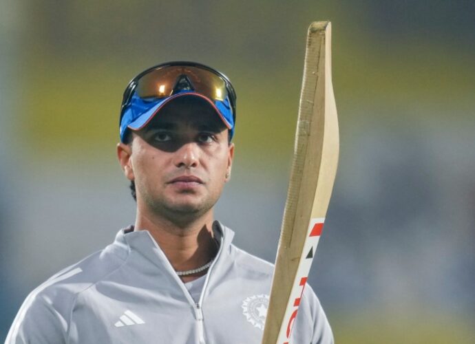 চিরপ্রতিদ্বন্দ্বী পাকিস্তানের বিপক্ষে টসে হার ভারতের; একাদশে ফিরলেন অভিষেক ও কুলদীপ