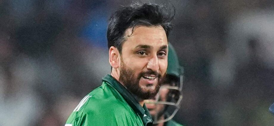 নামিবিয়াকে উড়িয়ে শেষ আটে পাকিস্তান