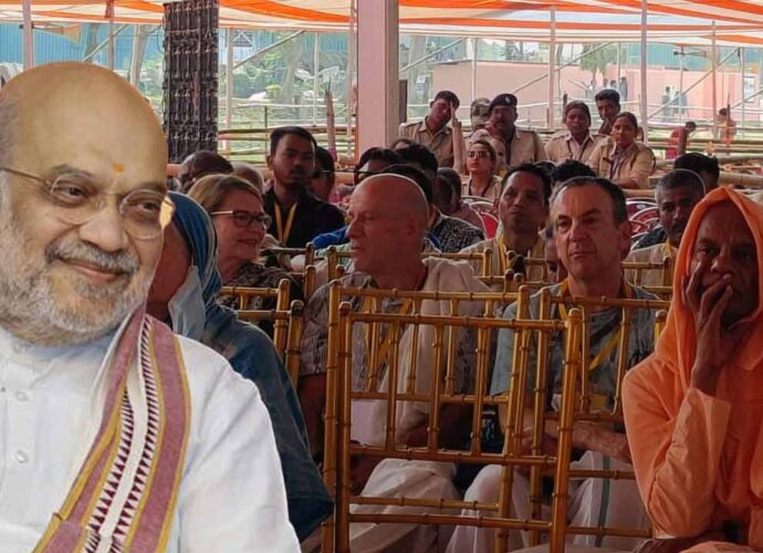 মায়াপুরে আধ্যাত্মিক সফরে অমিত শাহ: ইসকনের মঞ্চে শোনালেন মোদীর ‘হরেকৃষ্ণ’ বার্তা, দিলেন ২০৪৭-এর লক্ষ্য