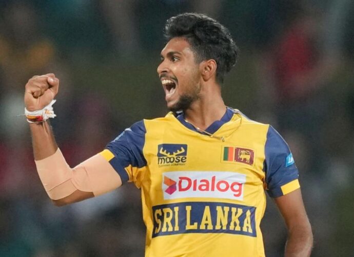 বিশ্বকাপের মাঝপথেই বিদায় পাথিরানার