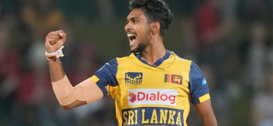 বিশ্বকাপের মাঝপথেই বিদায় পাথিরানার