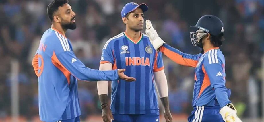 টি-টোয়েন্টি বিশ্বকাপ: ডাচদের হারিয়ে গ্রুপ পর্বে অপরাজিত ভারত, চিন্তায় রাখল অভিষেকের ফর্ম ও ফিল্ডিং