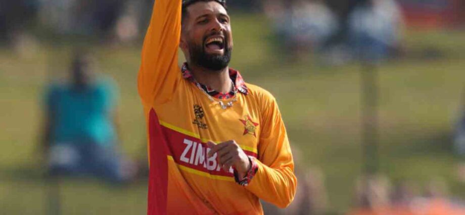 অদম্য জিম্বাবোয়ে: অস্ট্রেলিয়ার পর শ্রীলঙ্কাকেও হারিয়ে গ্রুপ শীর্ষে সিকান্দার রাজারা