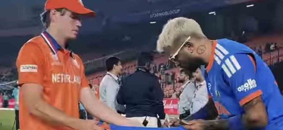 হার্দিক-বুমরাহদের ‘স্পোর্টসম্যান স্পিরিট’: ম্যাচ শেষে ডাচ ক্রিকেটারদের জার্সি উপহার ভারতীয় তারকাদের