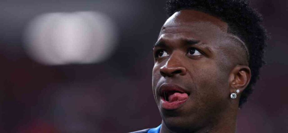 ফুটবল মাঠে বর্ণবিদ্বেষ রুখতে কড়া ফিফা: আসছে নতুন ‘প্রেসতিয়ান্নি আইন’