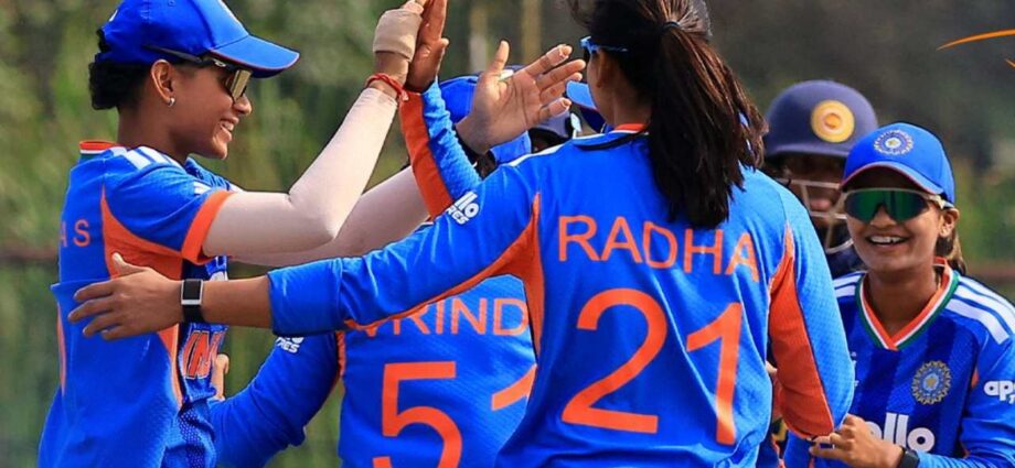 রাইজ়িং স্টার্স এশিয়া কাপ: শ্রীলঙ্কাকে উড়িয়ে ফাইনালে ভারত, ট্রফির লড়াইয়ে সামনে বাংলাদেশ