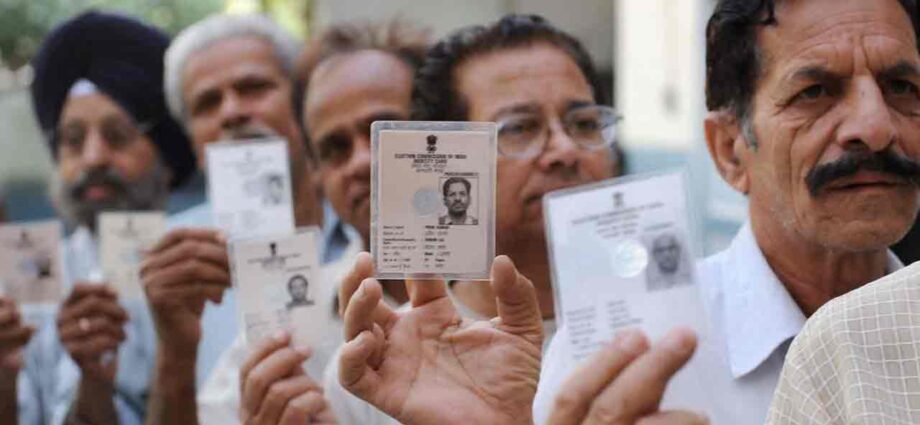 ২৮ ফেব্রুয়ারি প্রকাশিত হচ্ছে রাজ্যের সংশোধিত ভোটার তালিকা: তালিকায় নামের ‘স্ট্যাটাস’ দেখবেন যেভাবে