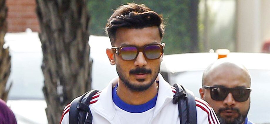 প্রোটিয়াদের বিরুদ্ধে কেন বাদ পড়লেন অক্ষর? বিতর্ক সামলাতে মুখ খুললেন ব্যাটিং কোচ কোটাক