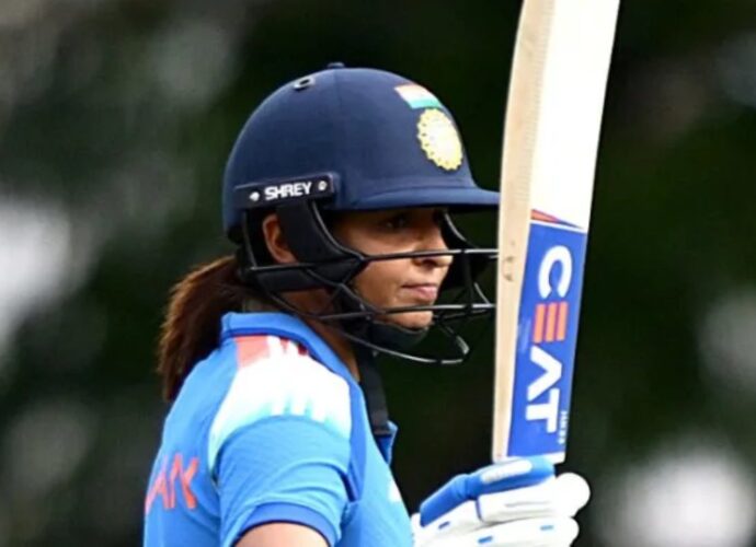 অস্ট্রেলিয়ার কাছে হার দিয়ে ওয়ানডে সিরিজ শুরু ভারতের; হারের চেয়েও বড় উদ্বেগ হরমনপ্রীতের চোট