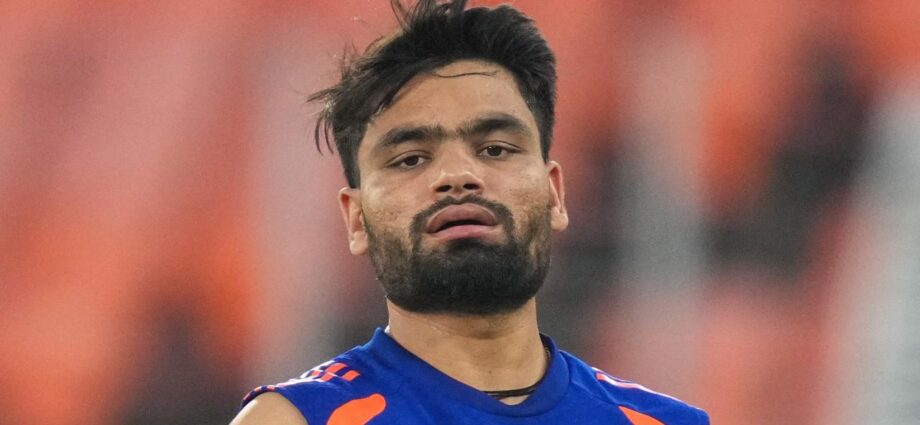 টি-টোয়েন্টি বিশ্বকাপ: পারিবারিক সংকটে হঠাৎ দেশে ফিরলেন রিঙ্কু সিংহ, জিম্বাবোয়ে ম্যাচে অনিশ্চিত ভারতের ‘ফিনিশার’