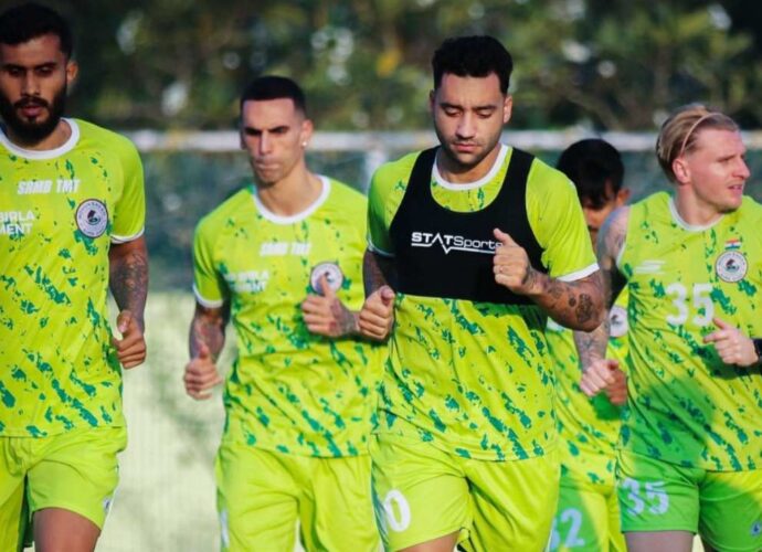 আইএসএলে আজ ‘মিনি ডার্বি’: মহমেডানকে খাটো করে দেখছেন না মোহনবাগান কোচ লোবেরা