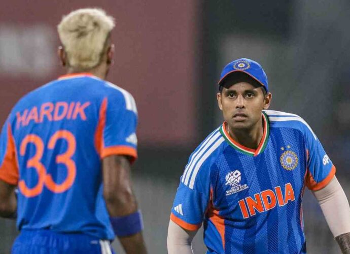 সেমিফাইনালের লক্ষ্যে ‘ইডেন ফাইনাল’: জিতলেও বোলারদের পারফরম্যান্সে অখুশি অধিনায়ক সূর্য