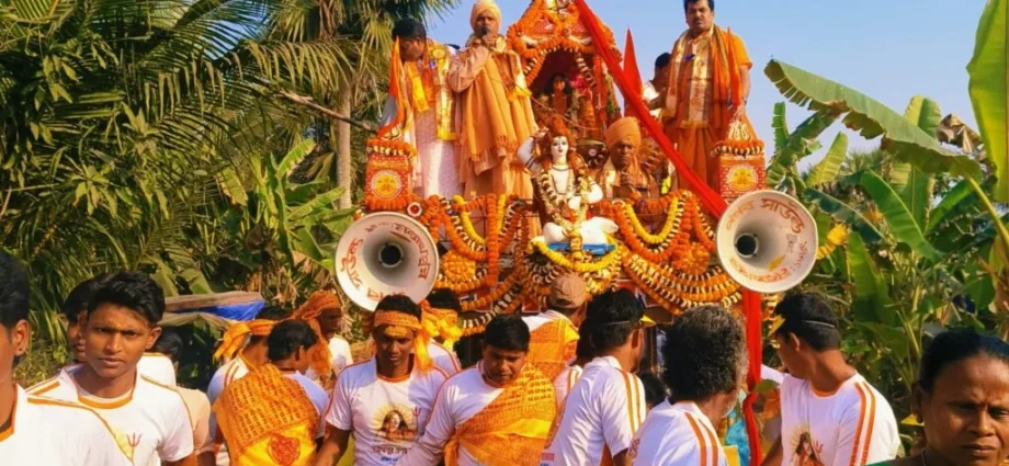 ভক্তি ও সংস্কৃতির মহামিলন: মন্মথপুরে মহাসমারোহে উদযাপিত ১১তম প্রণব রথযাত্রা