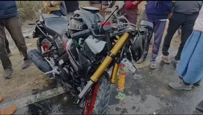 জয়পুরে পথ দুর্ঘটনা: পিকআপ ভ্যানের ধাক্কায় প্রাণ হারালেন দুই বাইক আরোহী যুবক