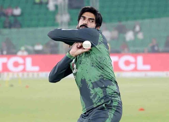 উসমান তারিককে অনুকরণ করতে গিয়ে বিপত্তি: শ্রীলঙ্কার স্কুল ক্রিকেটে আম্পায়ারের হস্তক্ষেপে ‘ডেড বল’ ঘোষণা