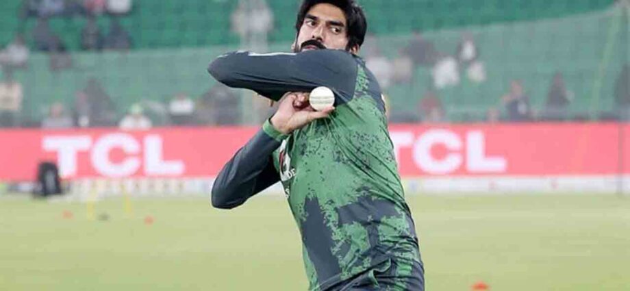 উসমান তারিককে অনুকরণ করতে গিয়ে বিপত্তি: শ্রীলঙ্কার স্কুল ক্রিকেটে আম্পায়ারের হস্তক্ষেপে ‘ডেড বল’ ঘোষণা