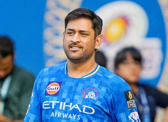 আইপিএলে ধোনির ভবিষ্যৎ: ডিভিলিয়ার্সের ‘শর্ত’ এবং বুমরাহকে সেরার মর্যাদা