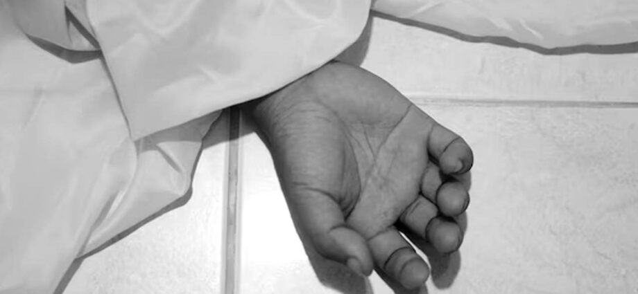 জ্বালানির কাঠ শুকানো নিয়ে তুতো ভাইদের বিবাদ, মুর্শিদাবাদে লাঠির আঘাতে প্রাণ গেল দাদার