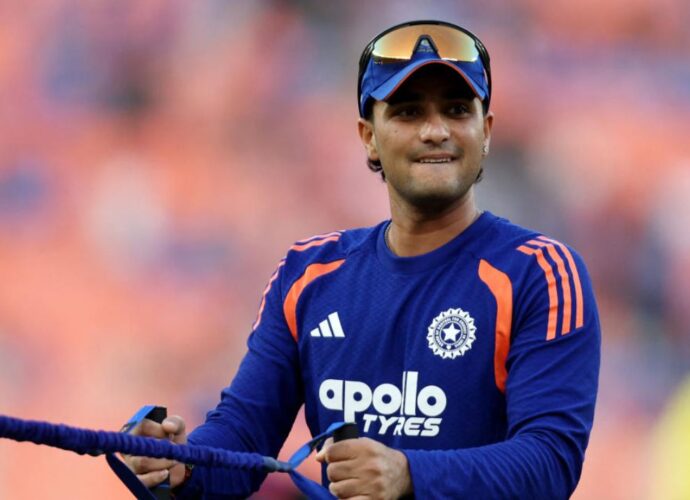 গম্ভীরের ‘মন্ত্রে’ বদলে যাওয়া এক অভিষেক: টি-টোয়েন্টি বিশ্বকাপের কঠিন লড়াই ও উত্তরণের গল্প