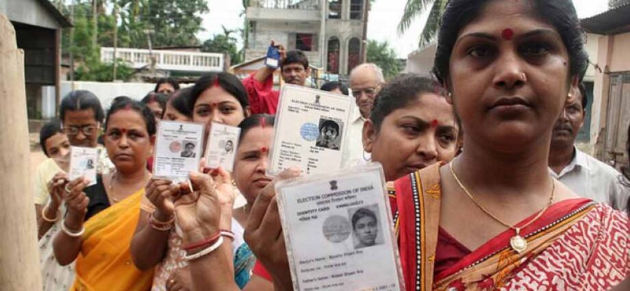 ভোটার তালিকার অতিরিক্ত অংশ প্রকাশ ঘিরে তৎপর নবান্ন: আইনশৃঙ্খলায় কড়া নজরদারির নির্দেশ
