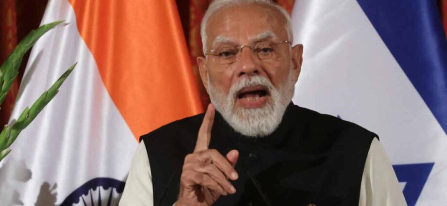 এলপিজি সংকট: আতঙ্ক ও কালোবাজারি রুখতে কড়া বার্তা প্রধানমন্ত্রীর, কথা বললেন ইরান প্রেসিডেন্টের সঙ্গে