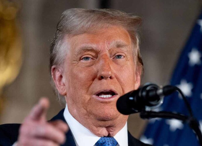 ইরানের বিরুদ্ধে লড়াই দীর্ঘায়িত হতে পারে: ৪-৫ সপ্তাহের যুদ্ধের পূর্বাভাস দিলেন ট্রাম্প