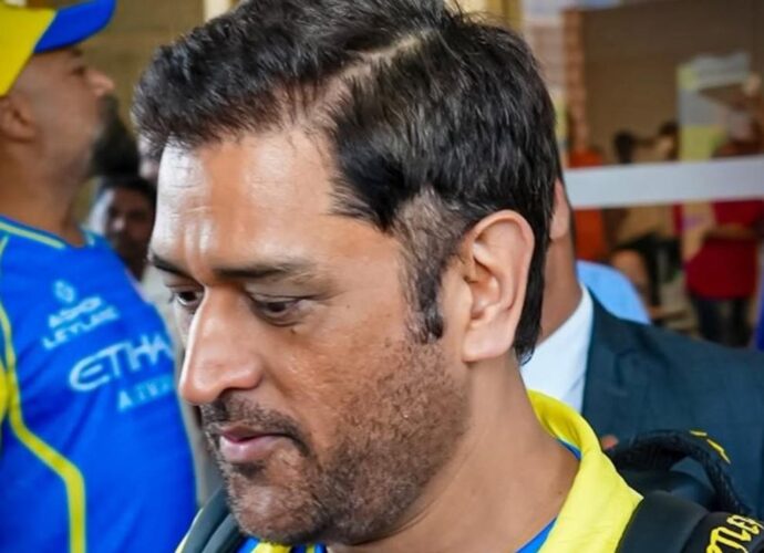 ধোনির উপস্থিতিতেই শুরু সিএসকে-র আইপিএল অভিযান: উন্মোচিত হলো নতুন জার্সি