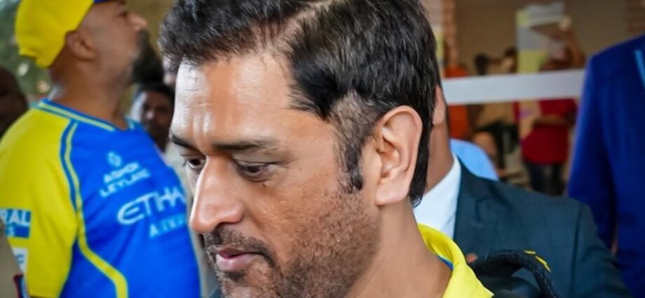 ধোনির উপস্থিতিতেই শুরু সিএসকে-র আইপিএল অভিযান: উন্মোচিত হলো নতুন জার্সি