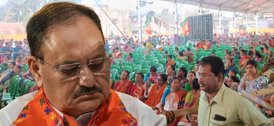 নড্ডার ভাষণ চলাকালীনই মাঠ ছাড়লেন জনতা: কৃষ্ণনগরে অস্বস্তিতে বিজেপি, শুরু রাজনৈতিক তরজা