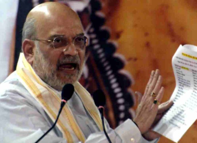 পরিবর্তনের লক্ষ্য ‘সোনার বাংলা’: রায়দিঘির সভা থেকে গুচ্ছ প্রতিশ্রুতির ‘সঙ্কল্পপত্র’ পেশ অমিত শাহের