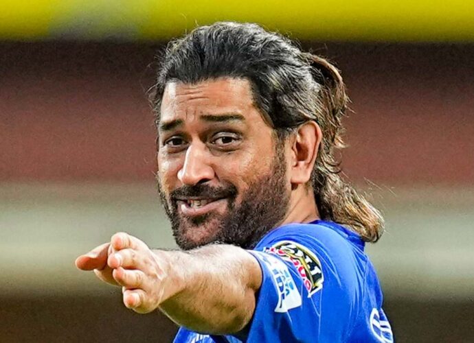 ২২ গজে ফুরফুরে মেজাজে ‘থালা’: আইপিএল প্রস্তুতিতে নেচে উঠলেন মহেন্দ্র সিংহ ধোনি