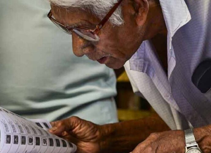 রাজ্যের ভোটার তালিকায় বড়সড় বিভ্রাট: কমিশনের ওয়েবসাইটে প্রায় সব ভোটারই এখন ‘বিবেচনাধীন’