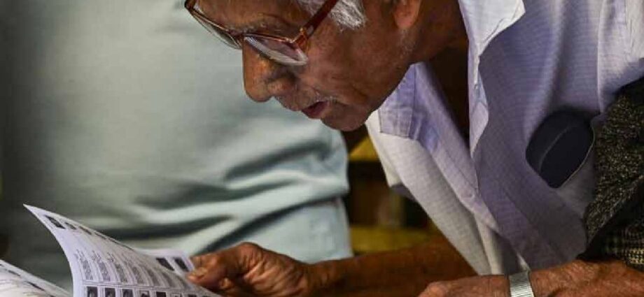 রাজ্যের ভোটার তালিকায় বড়সড় বিভ্রাট: কমিশনের ওয়েবসাইটে প্রায় সব ভোটারই এখন ‘বিবেচনাধীন’