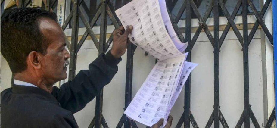 পশ্চিমবঙ্গের ভোটার তালিকা সংশোধন: ৪৬ লক্ষ নামের নিষ্পত্তি করল নির্বাচন কমিশন, বাকি ১৪ লক্ষের ভবিষ্যৎ নির্ধারণ ৬ এপ্রিলের মধ্যে