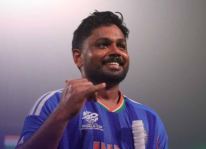 টি-টোয়েন্টি বিশ্বকাপের মহানায়ক সঞ্জু: ‘খাদের কিনারা’ থেকে বিশ্বজয়ের নেপথ্যে সচিনের পরামর্শ ও কঠোর সংযম
