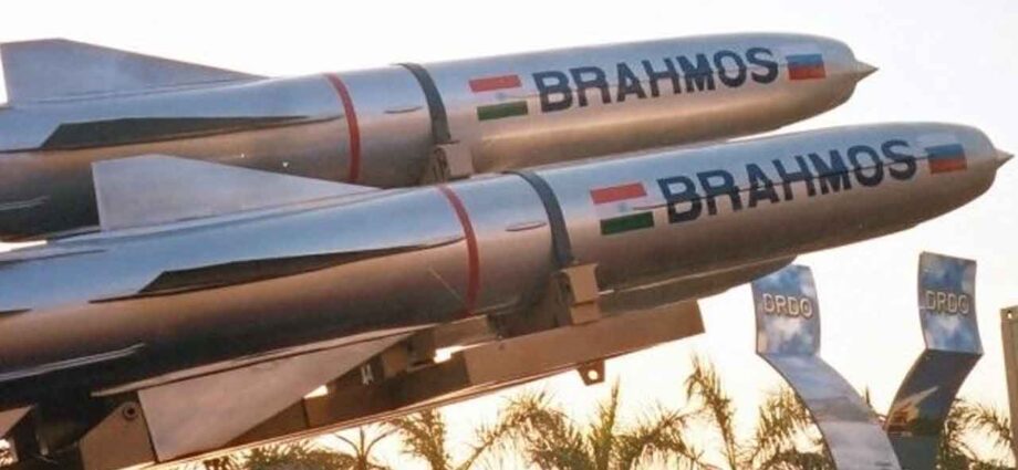 বিশ্ববাজারে বাড়ছে ভারতীয় অস্ত্রের দাপট: ব্রহ্মস ক্ষেপণাস্ত্র কিনতে দিল্লির সঙ্গে চুক্তি ইন্দোনেশিয়ার