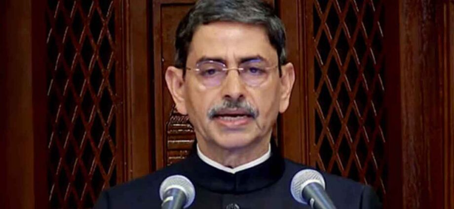 রাজভবনে বৃহস্পতিবার রাজ্যপাল হিসেবে আরএন রবির শপথ: উপস্থিত থাকবেন কি মুখ্যমন্ত্রী?