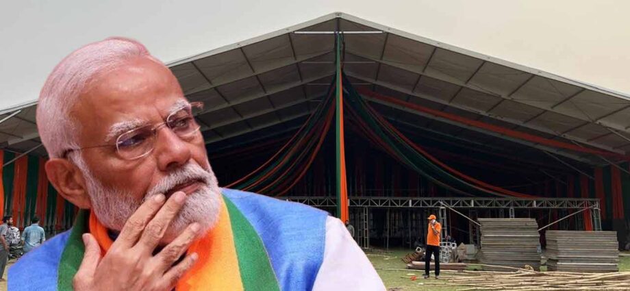 ব্রিগেডে মোদী-সন্দর্শন: নিরাপত্তার কড়াকড়িতে মঞ্চ খুলে ফেলার নির্দেশ এসপিজি-র ব্রিগেডে মোদী-সন্দর্শন: নিরাপত্তার কড়াকড়িতে মঞ্চ খুলে ফেলার নির্দেশ এসপিজি-র