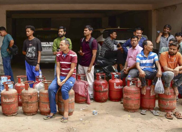 রান্নার গ্যাসের বুকিং নিয়মে বদল নেই, বিভ্রান্তি উড়িয়ে স্পষ্ট জানাল কেন্দ্র