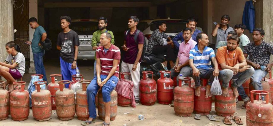 রান্নার গ্যাসের বুকিং নিয়মে বদল নেই, বিভ্রান্তি উড়িয়ে স্পষ্ট জানাল কেন্দ্র