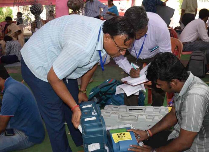 বিধানসভা নির্বাচনের প্রস্তুতিতে বড় পদক্ষেপ: রাজ্যের ২৯৪ আসনে রিটার্নিং অফিসার নিয়োগ করল কমিশন