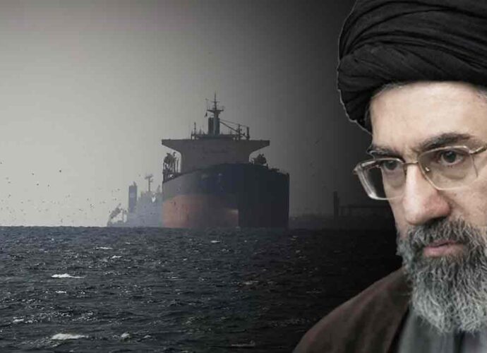 জখম হওয়ার খবরের মাঝেই মোজ়তবার কড়া বার্তা: ‘প্রতিশোধ’ ও ‘হরমুজ় অবরোধ’ জারি রাখার ঘোষণা ইরানের