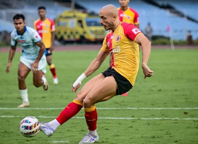 রক্ষণের শেষ মুহূর্তের ভুলে হাতছাড়া জয়, কেরল ব্লাস্টার্সের বিরুদ্ধে ড্র করে মাঠ ছাড়ল ইস্টবেঙ্গল