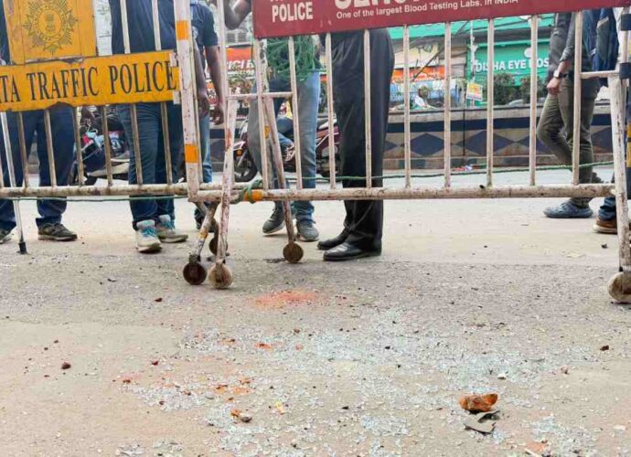 গিরিশ পার্ক সংঘর্ষ: স্বতঃপ্রণোদিত মামলা রুজু করল পুলিশ, ধৃত ৩ বিজেপি কর্মী ঘিরে উত্তপ্ত বরাহনগর