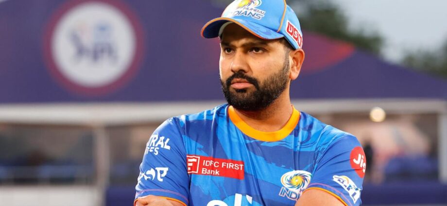 আইপিএলের আগে রোহিতকে নিয়ে বড় বার্তা মুম্বই কোচ জয়বর্ধনের, ফিরছেন ‘পুরো সময়ের’ ফর্মে?
