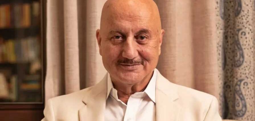 ‘হেয়ার ট্রান্সপ্লান্ট’-এর লক্ষ লক্ষ টাকার প্রস্তাব ফিরিয়েছেন অনুপম খের, কেন এই সিদ্ধান্ত? খোলসা করলেন অভিনেতা